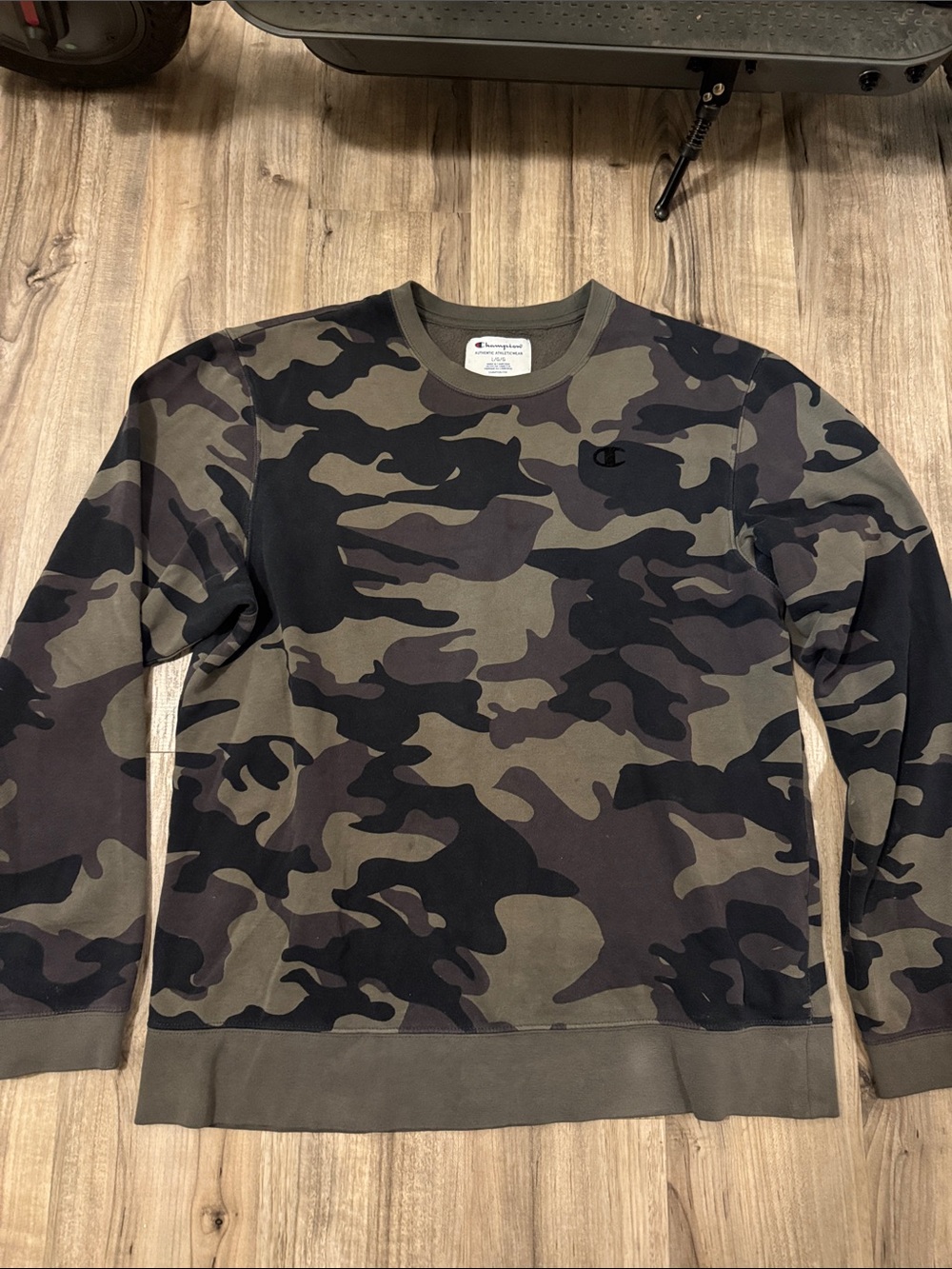 Champion Men’s Camo Crewneck Sweatshirt - Olive/Black